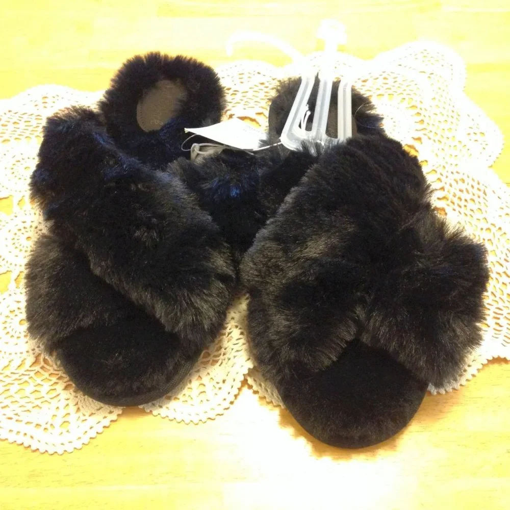 Cat & Jack house shoes, big girl size 4-5 houseshoes slippers